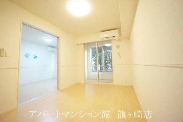 アール　ホームズⅡの居間・リビング