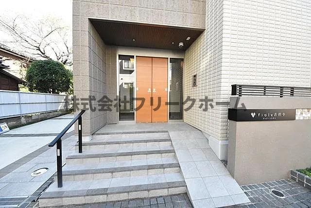 武蔵野市吉祥寺本町２丁目の賃貸マンションのエントランス