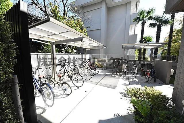 武蔵野市吉祥寺本町２丁目の賃貸マンションの駐車場