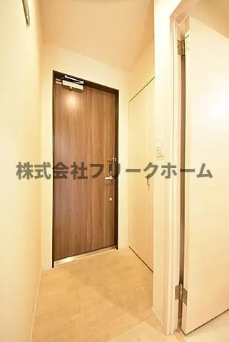 武蔵野市吉祥寺本町２丁目の賃貸マンションの玄関
