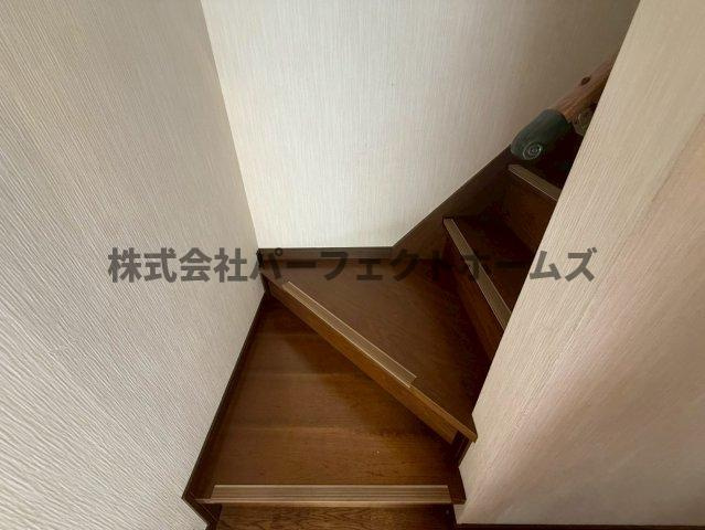 堀溝3丁目戸建　賃貸の内装|明るい色調の室内です