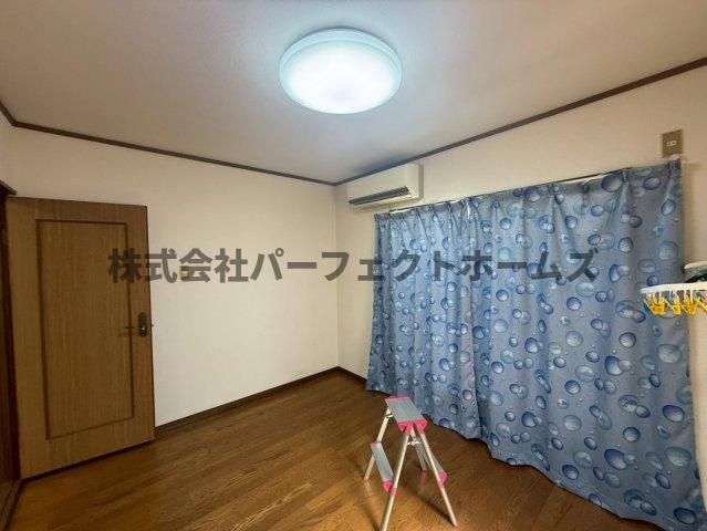 堀溝3丁目戸建　賃貸の洋室|落ち着いた色調の洋室です