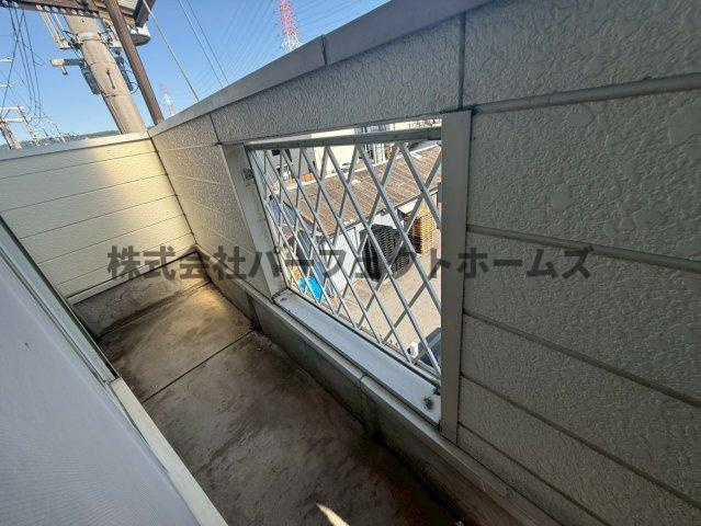 堀溝3丁目戸建　賃貸のバルコニー|外からの目が気にならないバルコニーで洗濯物が干せます