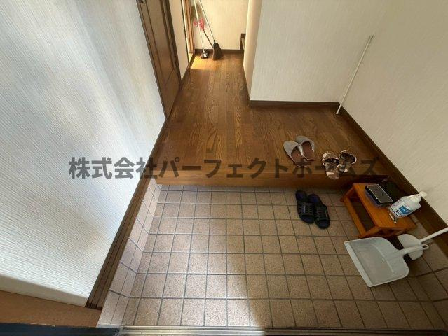 堀溝3丁目戸建　賃貸の玄関|明るい玄関です