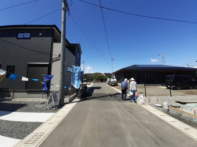 熊本市南区元三町１丁目の中古一戸建の前面道路含む現地写真