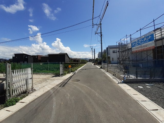 熊本市南区元三町１丁目の中古一戸建の前面道路含む現地写真
