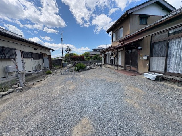 藤岡市下大塚　中古680の駐車場|車をお持ちの方に嬉しい駐車場付きの物件です