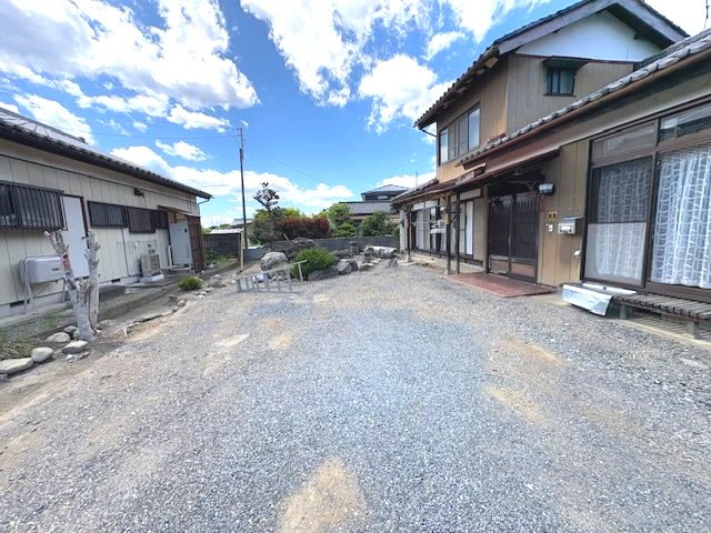 藤岡市下大塚　中古500の駐車場|車をお持ちの方に嬉しい駐車場付きの物件です