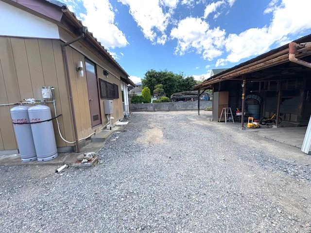 藤岡市下大塚　中古500の駐車場|車をお持ちの方に嬉しい駐車場付きの物件です