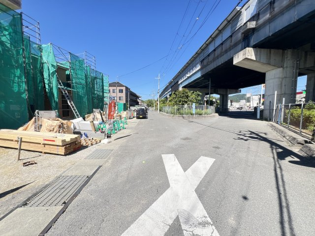 香芝市上中1期　全３棟の前面道路含む現地写真