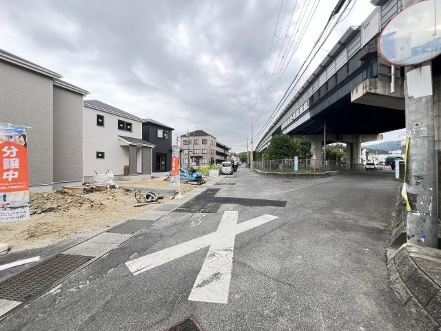 香芝市上中1期　全３棟の前面道路含む現地写真