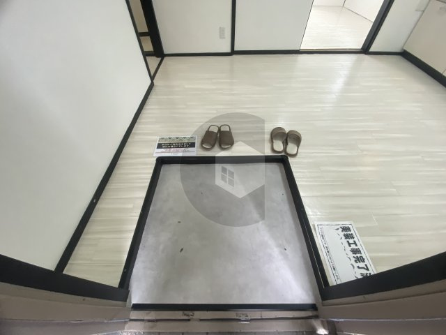 サイレンスハイムの玄関
