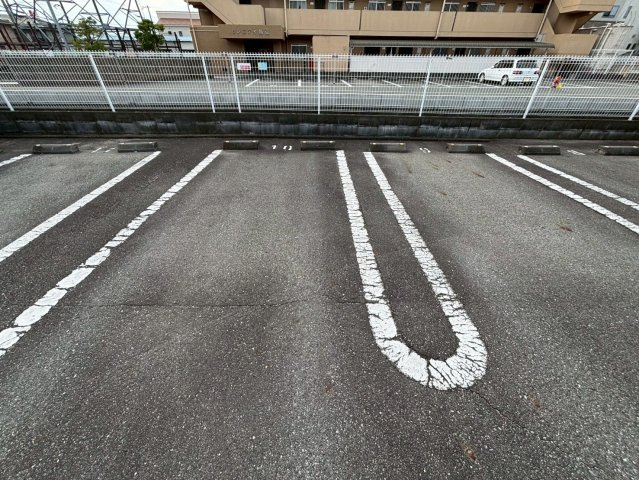 ササラビレッジの駐車場
