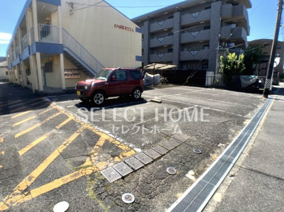 【駐車場】 | タンポポハウスＡ | 駐車場に車を止められます