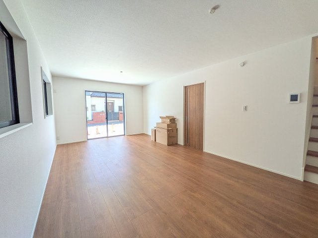 八王子市　台町　新築一戸建て　１期の居間・リビング|～22帖の明るいLDKで、家族団欒の時間をお過ごしいただけます～
