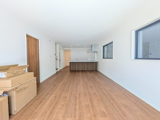 八王子市　台町　新築一戸建て　１期の内装|～22帖の明るいLDKで、家族団欒の時間をお過ごしいただけます～