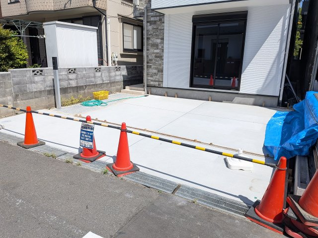 八王子市　台町　新築一戸建て　１期の駐車場|～並列2台駐車可能カースペース付き～