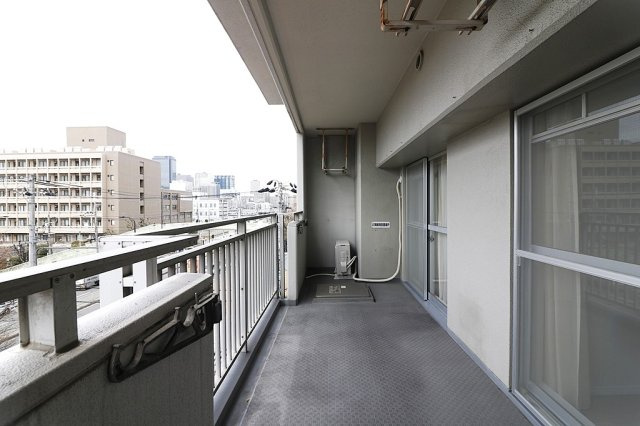 【バルコニー】 | 森之宮パークサイドコーポ | 十分な広さを確保した西向きのバルコニーです☆
