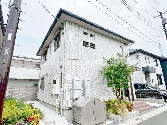 国分寺市西恋ヶ窪３丁目のアパートのエントランス