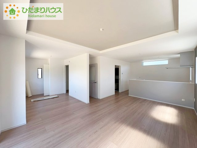 ひたちなか市市毛4期　新築戸建　2号棟の居間・リビング|早くお仕事終わらせて、家に帰りたくなるようなリビングです(^^♪