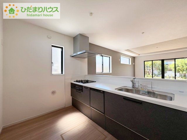ひたちなか市市毛4期　新築戸建　2号棟のキッチン|リビングを見渡せるキッチンはお子様を見ながらでも料理が出来て安心ですね☆