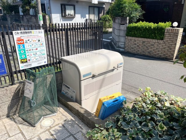 杉並区久我山２丁目のアパートのエントランス