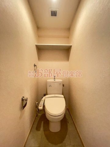 イルプリモ上津のトイレ|落ち着いた色調のトイレです