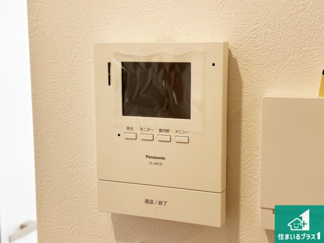 加古川市尾上町養田　新築一戸建ての防犯設備|カラーモニターインターホン！声だけでなく来訪者の姿や顔がモニターで確認できるので、小さなお子様がいらっしゃるご家庭でも安心できます！