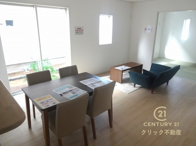 Cradlegarden　 小美玉市羽刈　第3　1の外観|羽鳥駅徒歩18分。納場小徒歩30分、美野里中徒歩37分。 
コンビニ徒歩3分。スーパー徒歩5分。生活利便性◎
子育て世代にもシニア世代にもおすすめです。