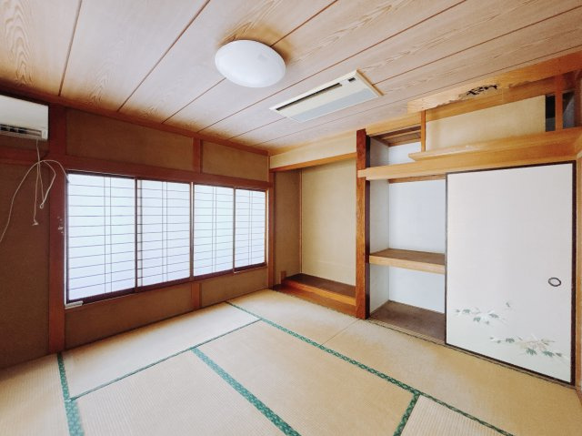 【中古戸建】熊谷市久下の和室|■和室｜季節物がたくさん収納できる押し入れは衣替えや模様替えで大活躍！