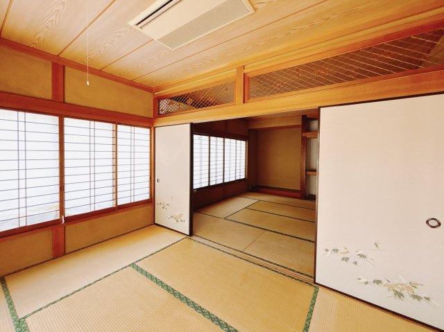 【中古戸建】熊谷市久下の和室|■和室｜「続き間の和室」は、戸を開ければ大空間、閉じれば個室として活用できるのでお子様の遊び場や客間としても便利です♪
