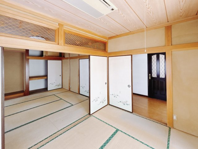 【中古戸建】熊谷市久下の和室|■和室｜フローリングでは感じることのできない圧倒的な寛ぎやすさを実感してください。周りを気にせず寝そべれば心地の良い時間を過ごせます♪