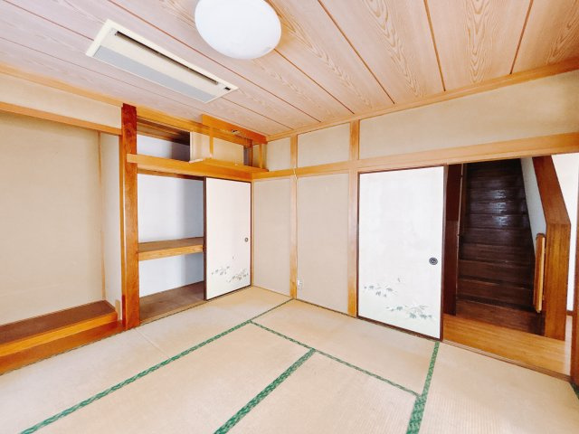 【中古戸建】熊谷市久下の和室|■和室｜和室を書斎にしたり、冬にはコタツを敷いて家族みんなで年越しをするのもいいですね。家族みんなのお気に入りの空間になります♪