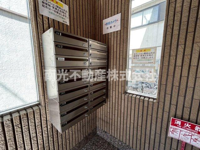 東大阪市若江西新町３丁目の賃貸マンションのロビー