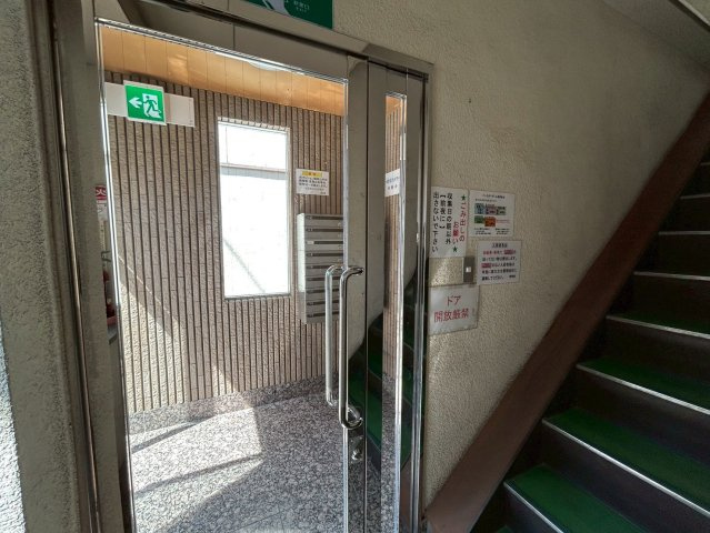 東大阪市若江西新町３丁目の賃貸マンションのロビー