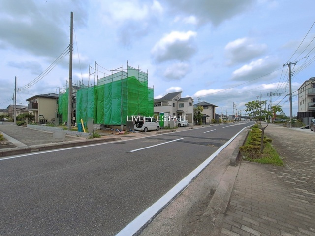 越谷市大字大道 新築分譲住宅 全2棟 2号棟の前面道路含む現地写真