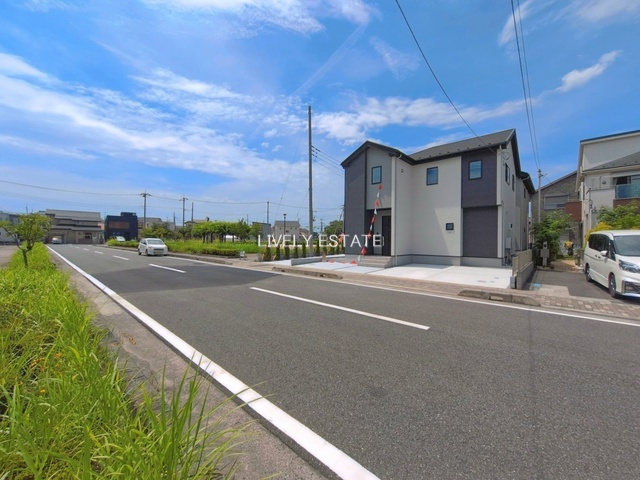 越谷市大字大道 新築分譲住宅 全2棟 2号棟の前面道路含む現地写真