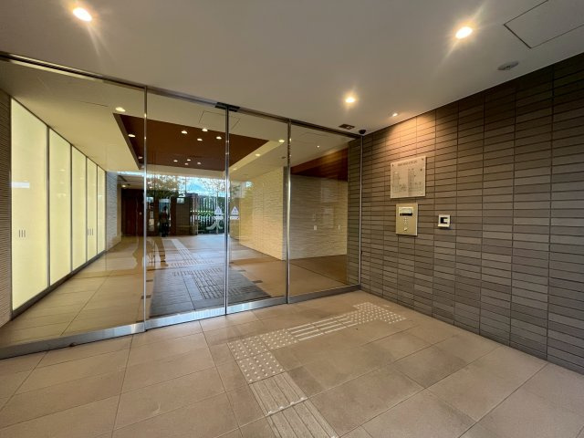 京都桂川つむぎの街マークスクエアのエントランス