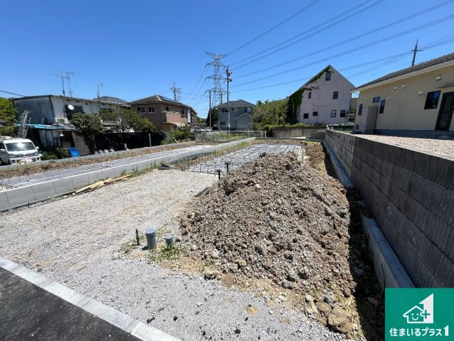 甲賀市水口町新城　新築一戸建ての外観|周辺は落ち着いた街並みの住宅地！子育てがしやすい住環境です！まだ未完成ですが、現地でしかわからない事もございます。是非一度ご覧ください。