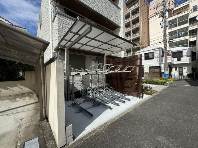 ヴィラージュ穂々のその他共用部分|自転車置場は屋根付き♪