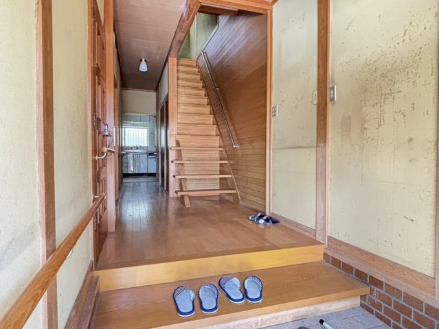 貝塚市久保1丁目　中古戸建の玄関
