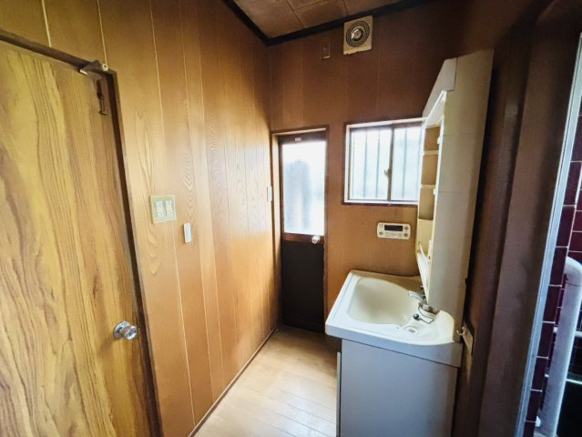 貝塚市久保1丁目　中古戸建の独立洗面台