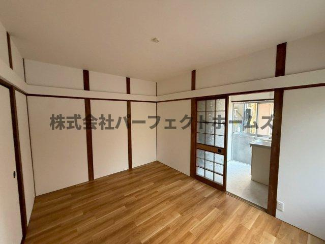 豊里町テラスハウス　賃貸の洋室|明るい洋室です