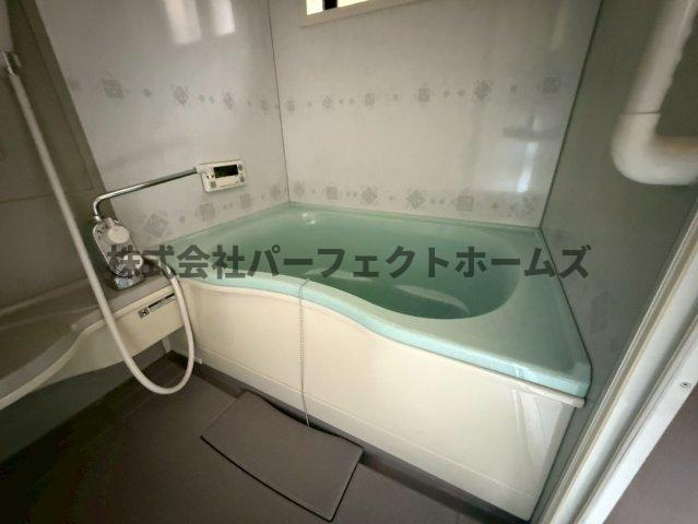 豊里町テラスハウス　賃貸の浴室|落ち着いた空間のお風呂です