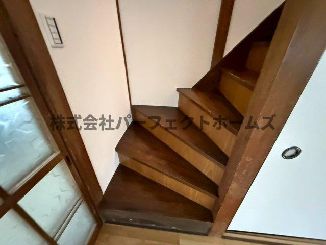 豊里町テラスハウス　賃貸の内装|明るい室内です