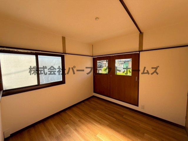 豊里町テラスハウス　賃貸の洋室|ゆったりした洋室です