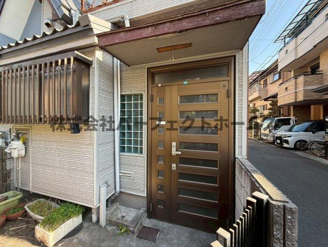 豊里町テラスハウス　賃貸のエントランス|毎日通るエントランスはこのようになっています