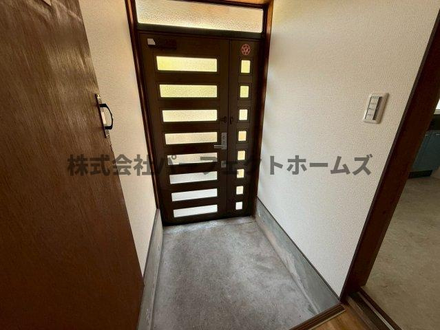 豊里町テラスハウス　賃貸の玄関|シンプルで使いやすい玄関です