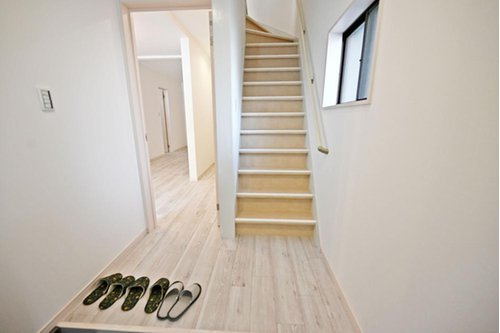 小松南町2丁目中古戸建の玄関