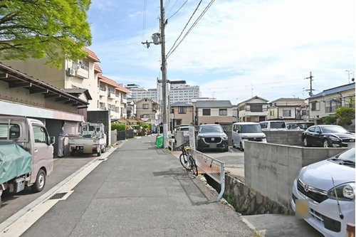 小松南町2丁目中古戸建の周辺